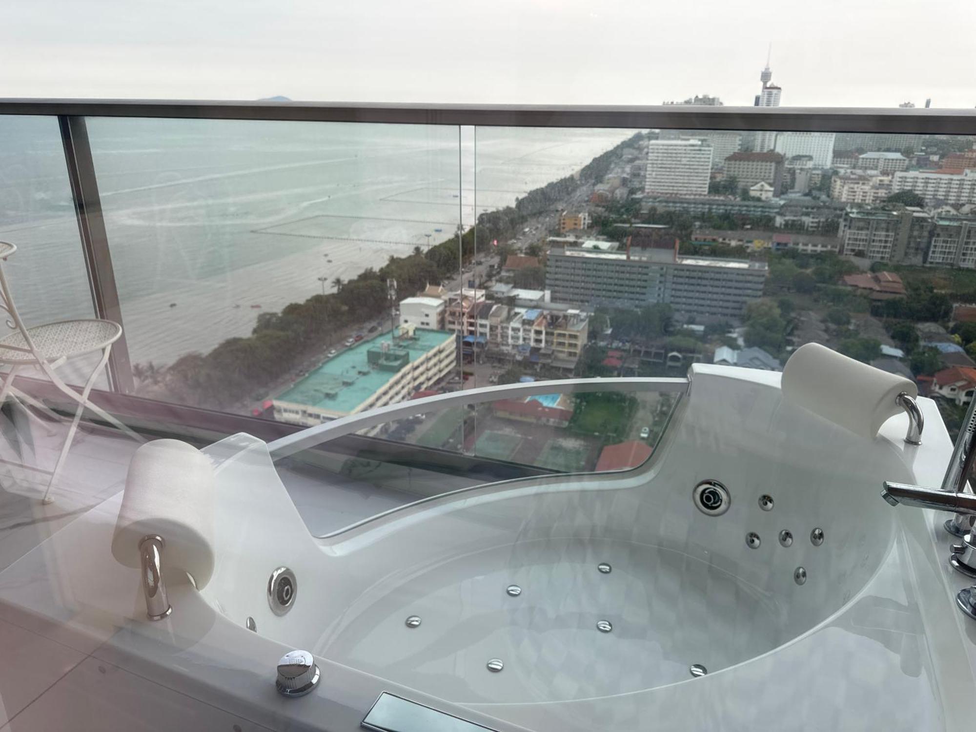 Copacabana Beach Jomtien 科帕卡巴纳海乔木提安海滩毗邻乔木提安夜市 Zewnętrze zdjęcie