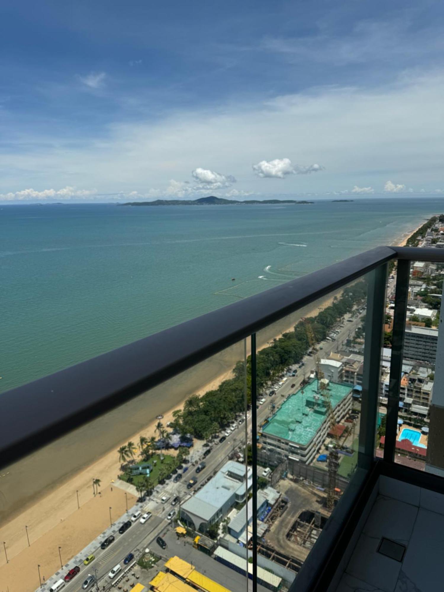 Copacabana Beach Jomtien 科帕卡巴纳海乔木提安海滩毗邻乔木提安夜市 Zewnętrze zdjęcie
