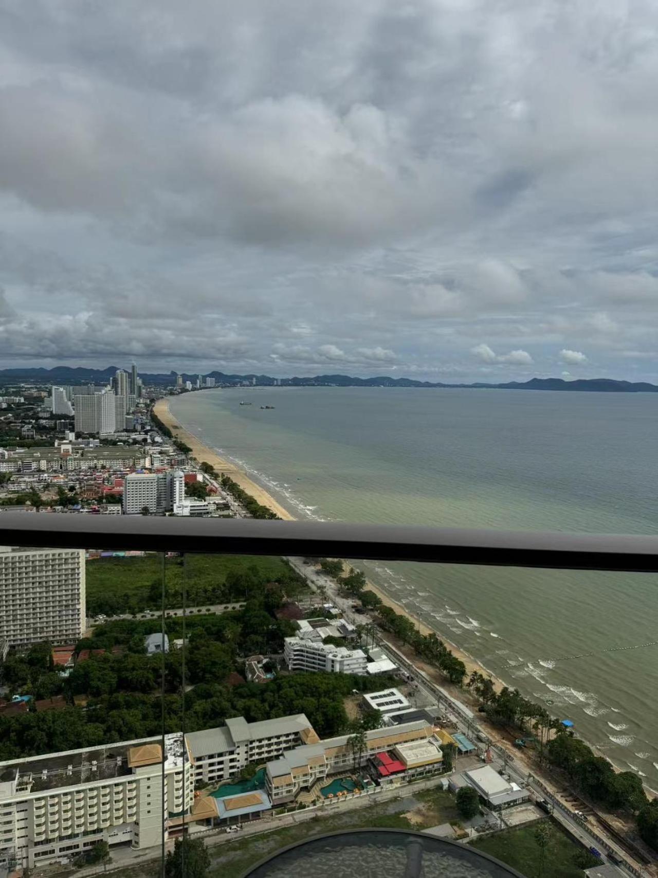 Copacabana Beach Jomtien 科帕卡巴纳海乔木提安海滩毗邻乔木提安夜市 Zewnętrze zdjęcie